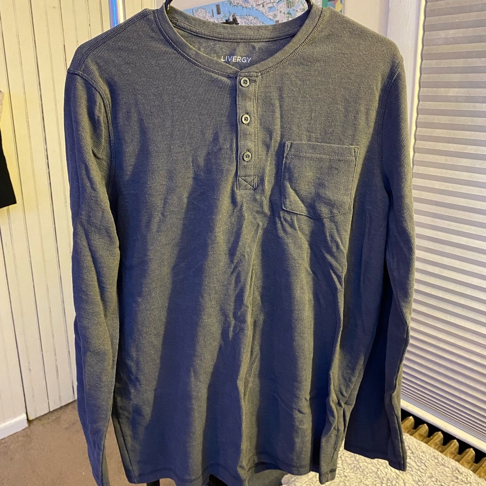 Grey long sleeve shirt
